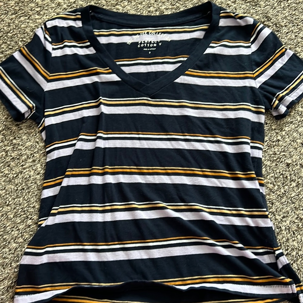 Aeropostale v neck